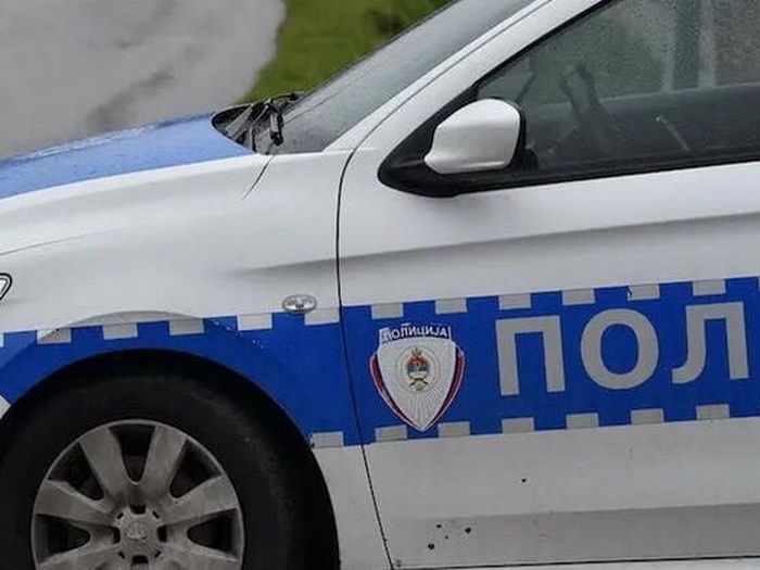 Policijska akcija u Kozarskoj Dubici: Vozač pozitivan na kokain, suvozač pokušao odbaciti drogu