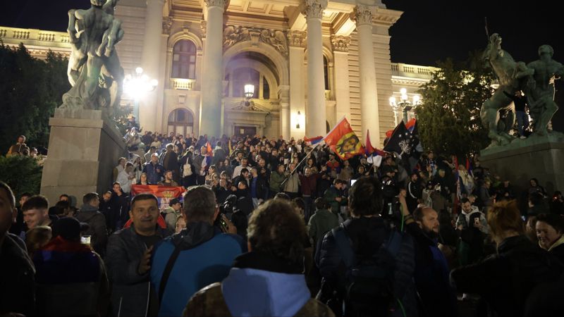 Vučić oštro kritikovao izborne pobjednike i najavio reforme unutar SNS-a