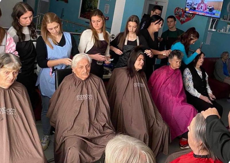 Humani gest srednjoškolaca u Kotor Varošu: Besplatne frizerske usluge za starije sugrađane