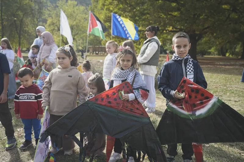 Sarajevski mališani puštanjem zmajeva poslali poruku solidarnosti djeci Palestine