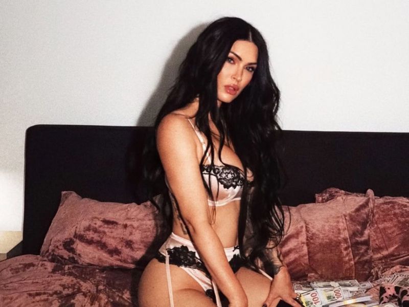 Megan Fox privukla pažnju provokativnim fotografijama na krevetu prekrivenom novcem