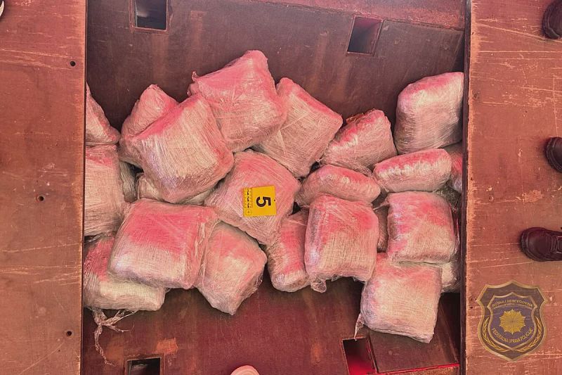 U policijskoj akciji „KAMEN“ uhapšen Nerfid Macić: U teretnom vozilu otkriveno oko 100 kilograma kanabisa