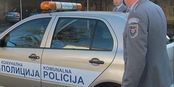 Incident u Modriči: Automobilom prešao preko noge komunalnog policajca nakon upućenih prijetnji