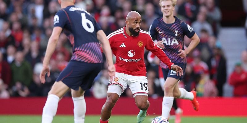 Šokantan finiš na Old Traffordu: Tottenham s igračem manje osvojio bod protiv Manchester Uniteda