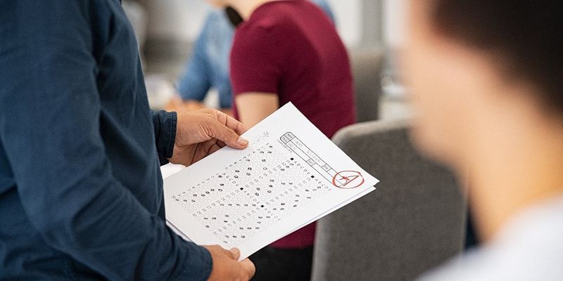 Tuzlanska profesorica osuđena na zatvorsku kaznu zbog fiktivnih ispita na visokoškolskoj ustanovi u Cazinu