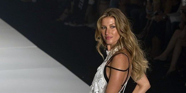 Poznata brazilska manekenka Gisele Bündchen viđena na štakama i s ortopedskom čizmom u Miamiju