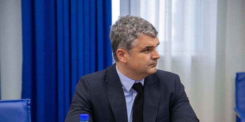 Rasprava o smjeni Andrije Mandića: Oštre reakcije i poređenja zbog saučešća porodici Ratka Mladića