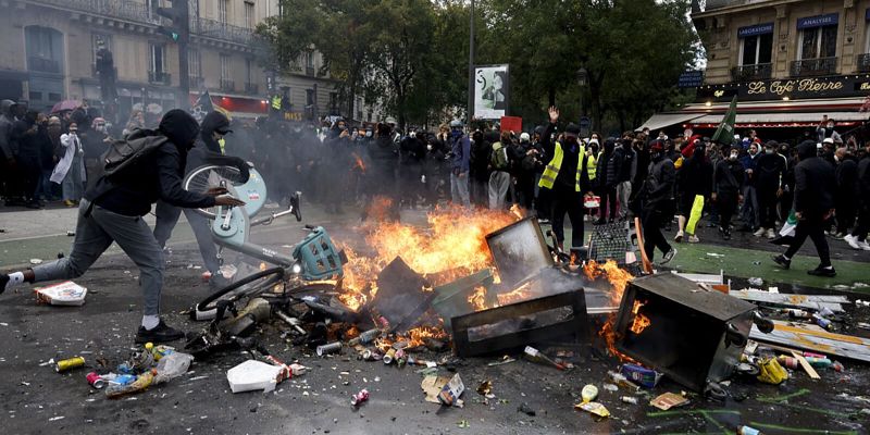 Masovni neredi i pljačke luksuznih radnji širom Francuske tokom masovnih protesta