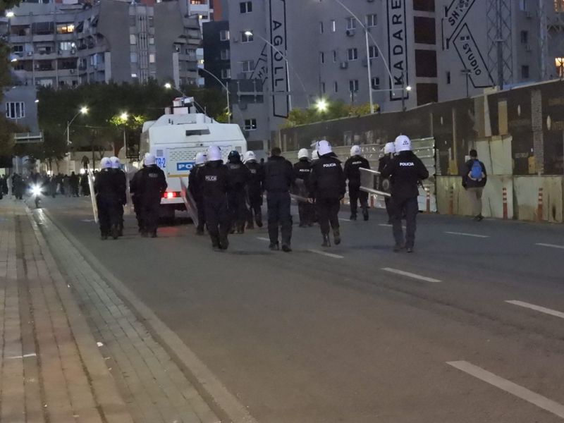 Neredi u Tirani: Angažovana oklopna vozila, više desetina privedenih pred sudom