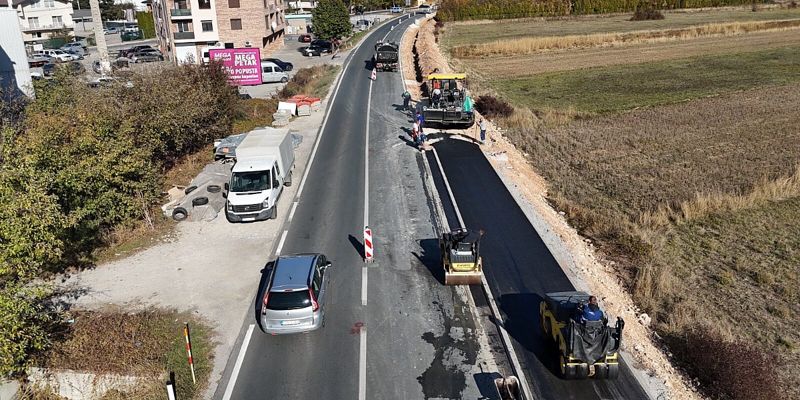 Novi radovi na pješačkoj stazi duž magistralnog puta M-17 ka Vrelu Bosne