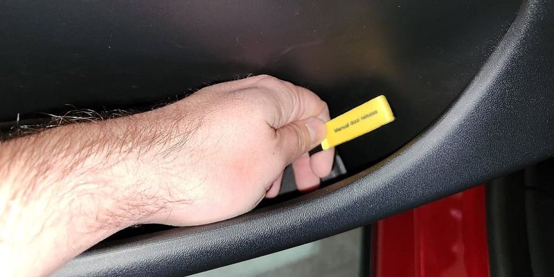Tragični bilans nesreća u Teslinim vozilima: Zaglavljena vrata otežavaju evakuaciju tokom požara