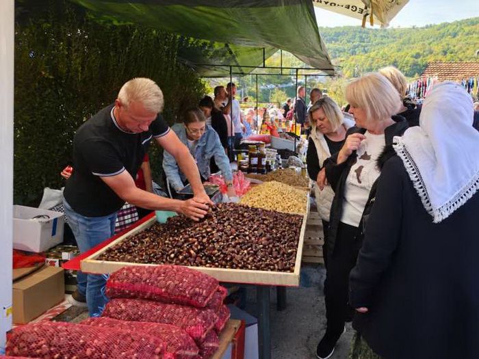 Tradicija i zajedništvo u Cazinskoj krajini: Održana 26. Pećka kestenijada