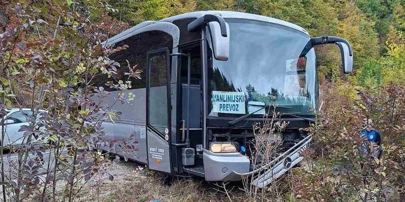 Saopćenje Famosa nakon saobraćajne nesreće: Ekipa pretrpjela šok, nekoliko članova lakše povrijeđeno