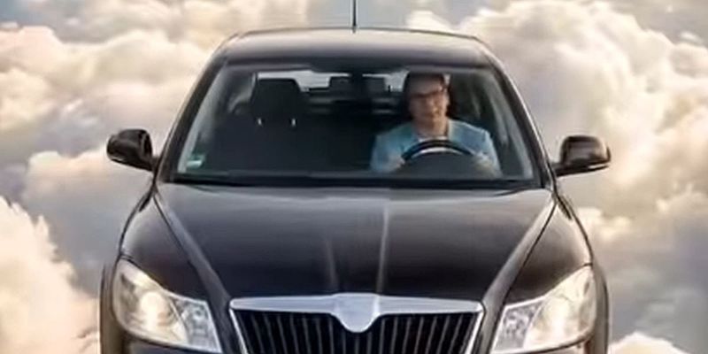Vučić objavio nesvakidašnji predizborni spot s letećim automobilom uz Fazlijin hit „Helikopter“