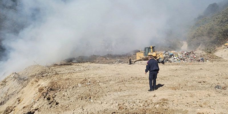 Ugašen požar na deponiji Šišeta u Goraždu, stanje nesreće i dalje na snazi