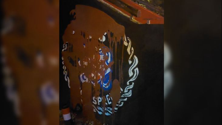 U Rijeci crvenom bojom poliven mural HOS-a: Građanska inicijativa poručila da se protivi fašističkim simbolima
