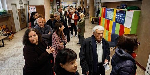 Znatno veća izlaznost na parlamentarnim izborima u Srbiji: Do devet sati glasalo 12 posto birača