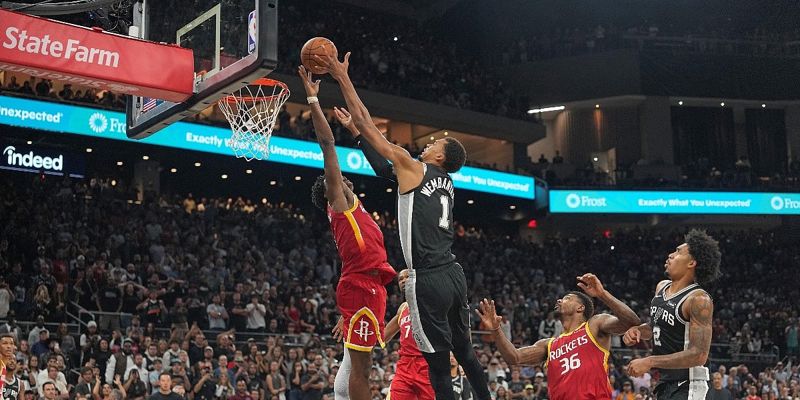 Sjajna blokada Thompsona nad Wembanyamom osigurala pobjedu Houston Rocketsa