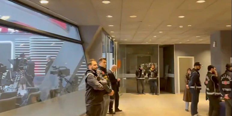Policijska racija u sjedištu televizije Halk TV u Istanbulu: Privedeno 11 zaposlenih