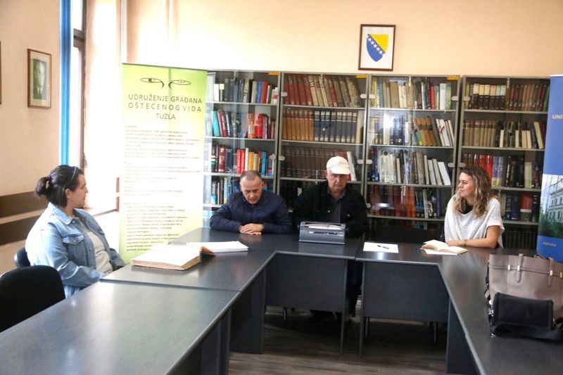 U Tuzli upriličeno takmičenje u poznavanju Brajevog pisma povodom Međunarodnog dana bijelog štapa