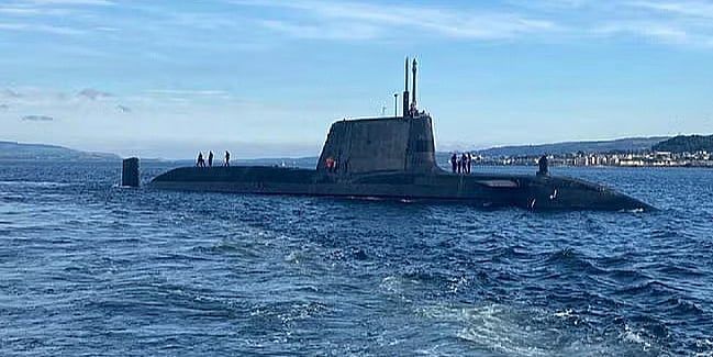 Neuobičajen manevar britanske mornarice: Tri nuklearne podmornice istovremeno isplovile na more