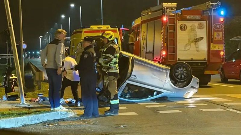 Saobraćajna nesreća u Zagrebu: Automobil završio na krovu, povrijeđeno pet osoba uključujući bebu