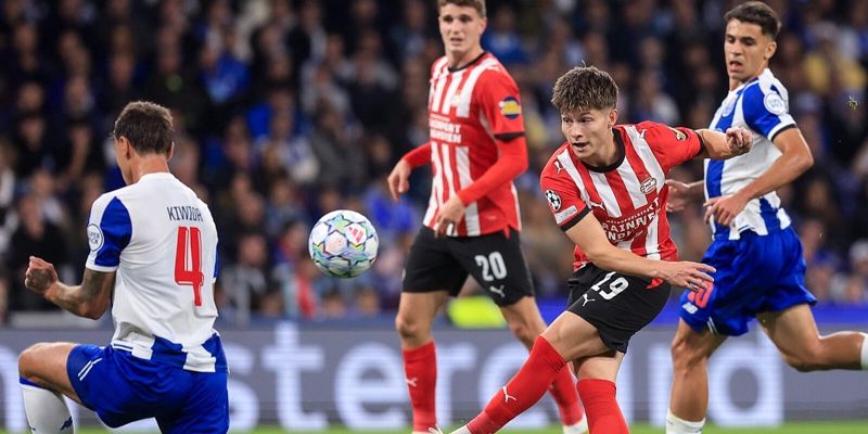 Uvjerljiva pobjeda PSV-a: Bajraktarević zabilježio asistenciju odmah nakon ulaska s klupe