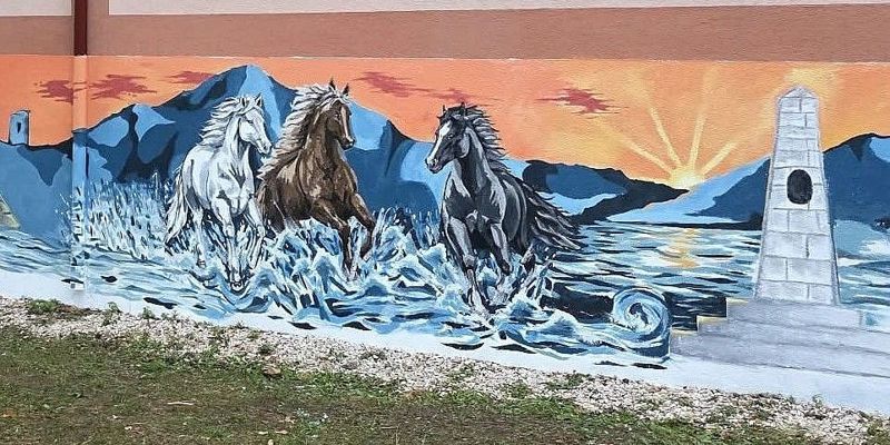 Kreativni livanjski srednjoškolci zapuštene zidove ukrasili motivima svoga grada