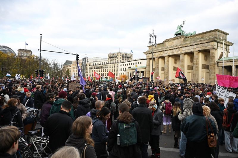 Masovni protesti u Njemačkoj: Hiljade građana na ulicama na inicijativu pokreta Generacija Z