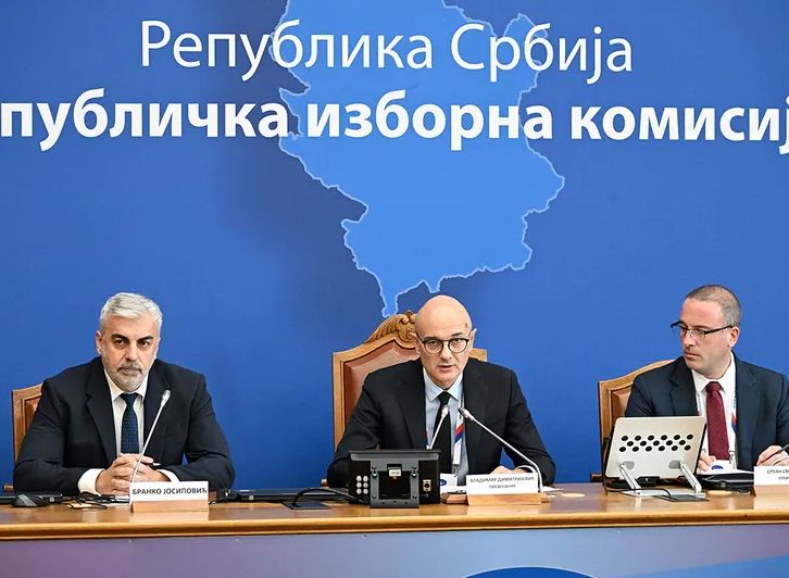 Zabilježena visoka izlaznost na izborima u Srbiji: Do 11 sati glasalo više od 27 posto birača