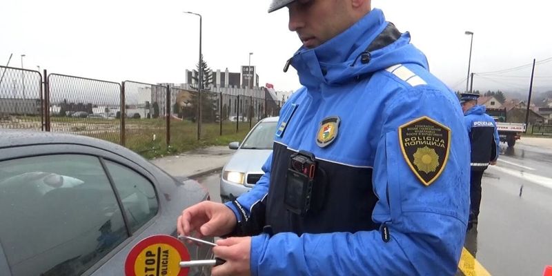 MUP Srednjobosanskog kantona nabavio majice za policajce u vrijednosti od 330.000 KM