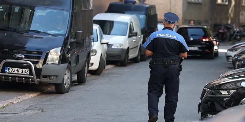Policijska akcija u Novom Sarajevu: Priveden tridesetogodišnjak kod kojeg su pronađeni narkotici i vage