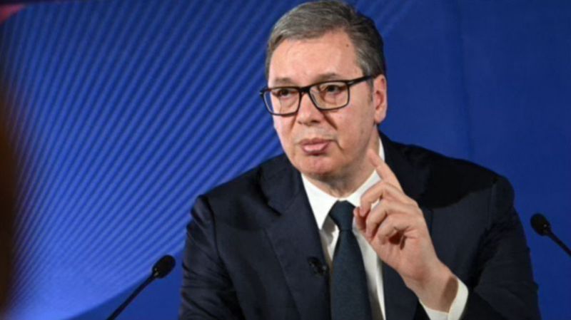 Vučić poručio da neće odustati od političke borbe uprkos pritiscima