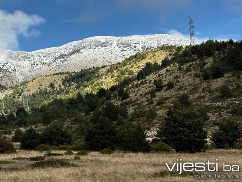 Snježne padavine zahvatile planinske vrhove u BiH: Kraj oktobra u znaku zimskih prizora