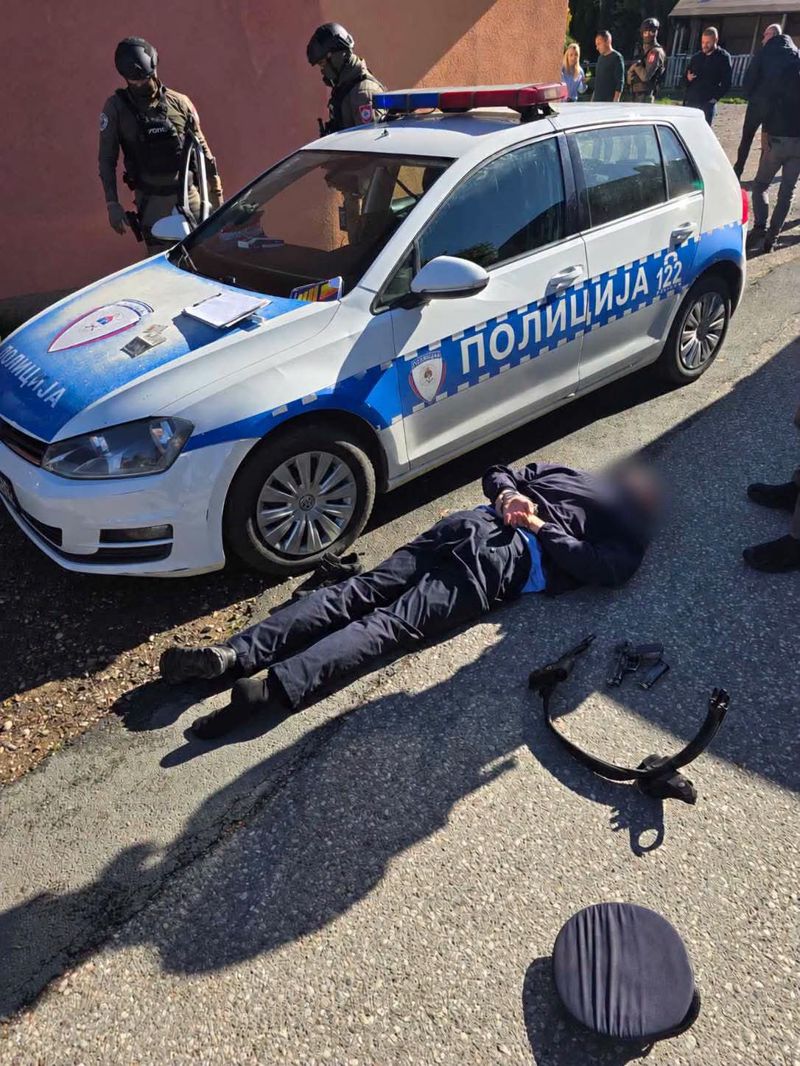 Vozač tvrdi da su mu policajci uzeli 100 KM uz prijetnju oduzimanjem vozačke dozvole