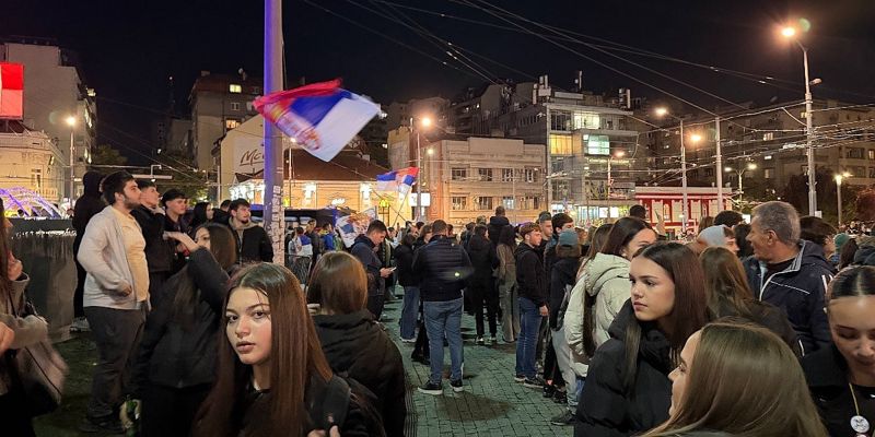 Incident u redakciji Informera i pozivi studenata na mirno slavlje širom Srbije