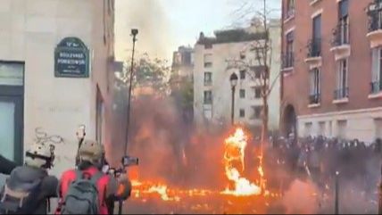 Masovni protesti i neredi u Francuskoj: Stotine privedenih tokom okupljanja više stotina hiljada građana