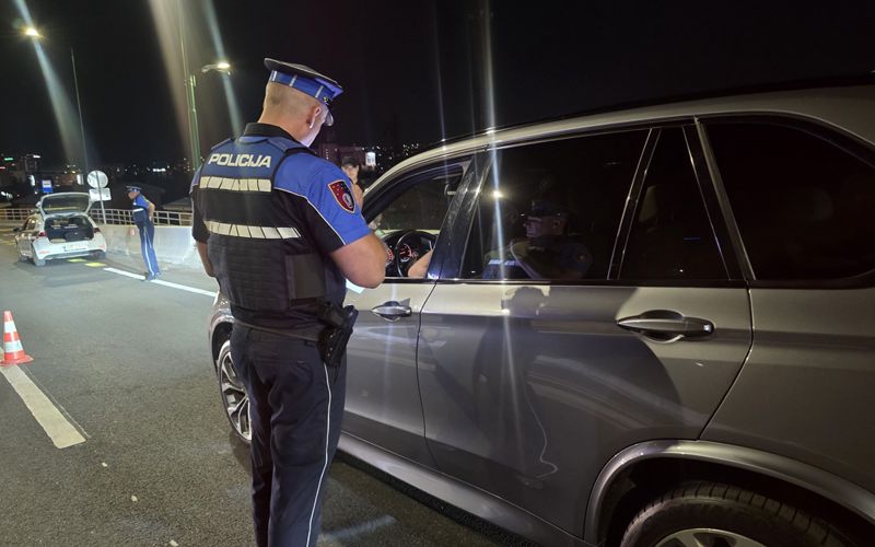 Policijska akcija u Sarajevu: Priveden muškarac zbog narkotika, sankcionisani nesavjesni vozači