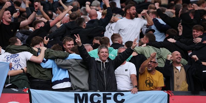 Navijači Manchester Cityja ironičnim pjesmama odgovorili na optužbe i provocirali Liverpool na Anfieldu
