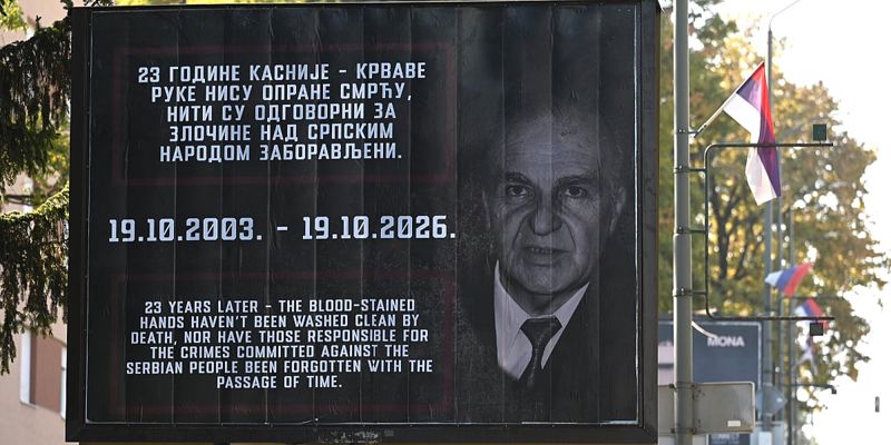 U Istočnom Sarajevu postavljeni plakati s likom Alije Izetbegovića i porukama o odgovornosti za ratne zločine