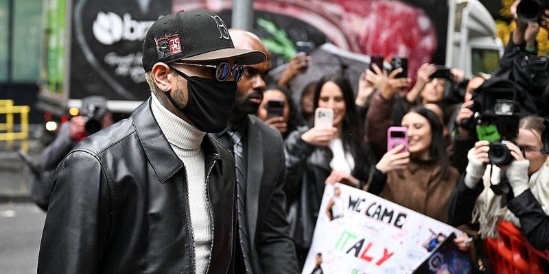 Chris Brown se pojavio pred sudom u Londonu radi izricanja presude za incident u noćnom klubu