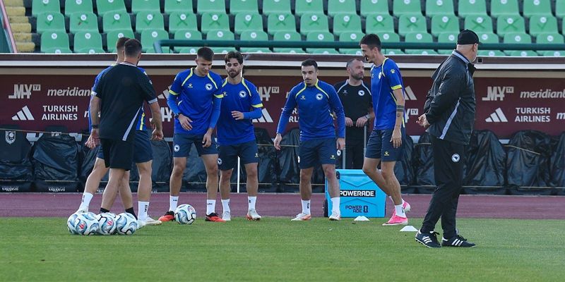 Barbarez odredio početnu postavu za meč sa Švedskom: Džeko u oproštajnom nastupu predvodi Zmajeve