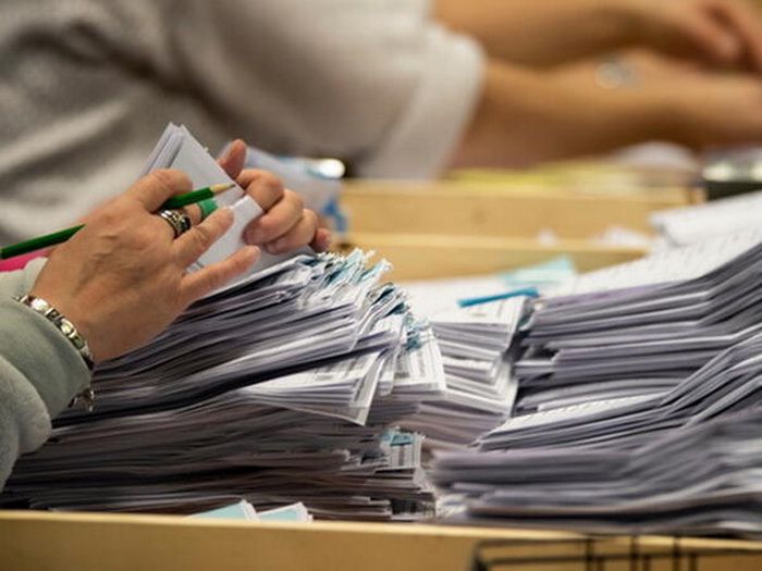 Započelo prebrojavanje glasačkih listića pristiglih putem pošte