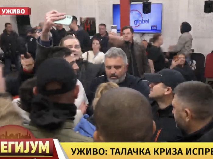 Grupa građana upala u redakciju Informera u Beogradu tokom programa uživo