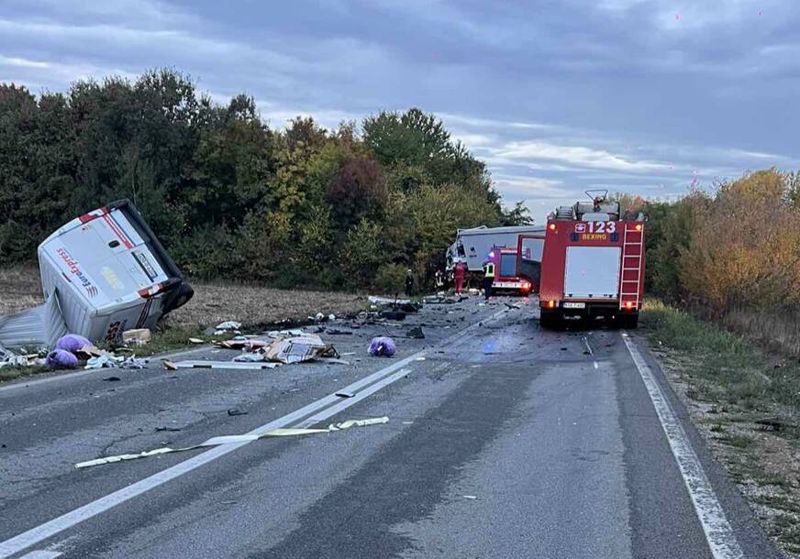 Teška saobraćajna nesreća na obilaznici oko Bijeljine: Sudarili se kamion i dostavno vozilo