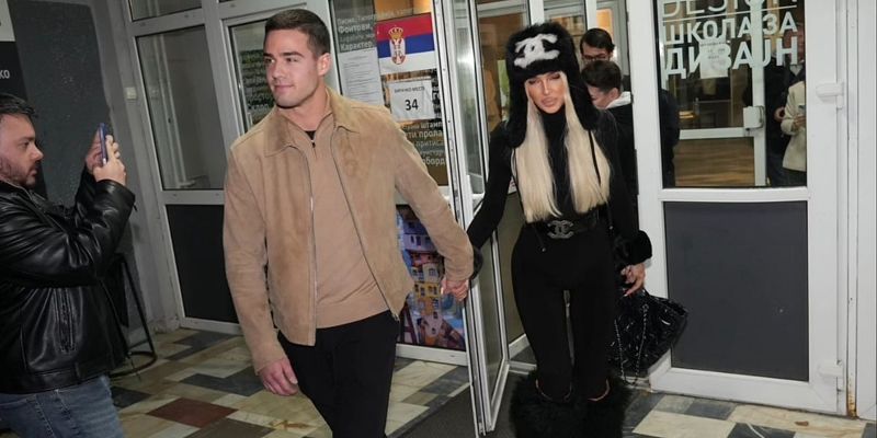 Jelena Karleuša obavila građansku dužnost u pratnji znatno mlađeg partnera