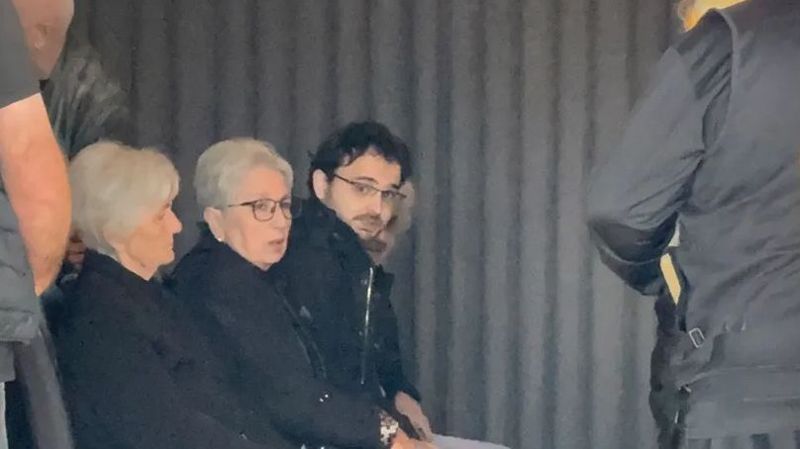 Goran Bare sahranjen u rodnim Vinkovcima: Posljednji ispraćaj legendarnog rokera okupio stotine poštovalaca