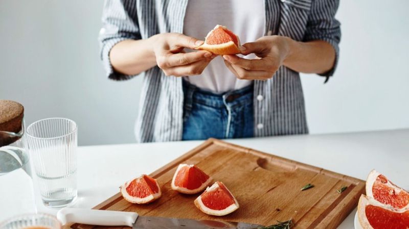 Utjecaj grejpfruta na gubitak kilograma: Prednosti, zablude i važno medicinsko upozorenje