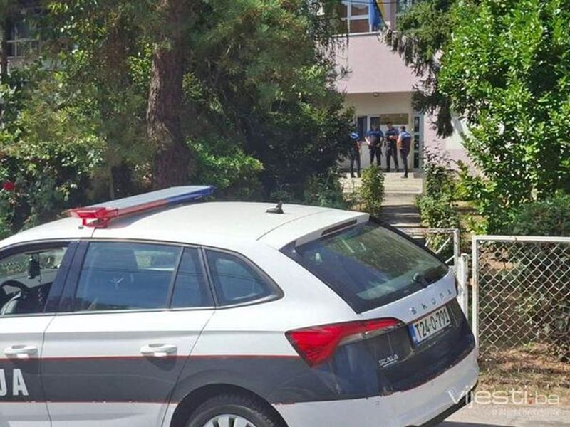 Tuzla: Ukinut pritvor maloljetnici osumnjičenoj za napad na dvije učenice