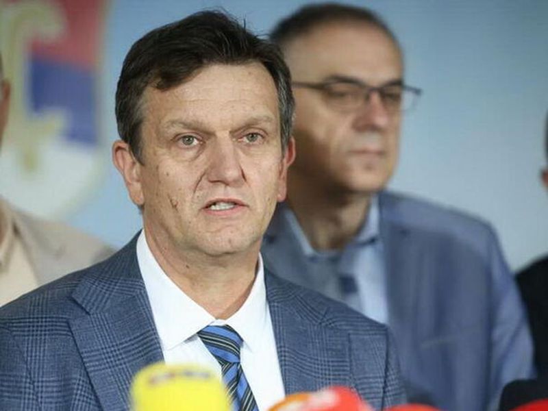 Burna sjednica Predsjedništva SDS-a u Banjoj Luci: Pitanje ostavke Branka Blanuše i previranja zbog isključenja Ljubiše Petrovića